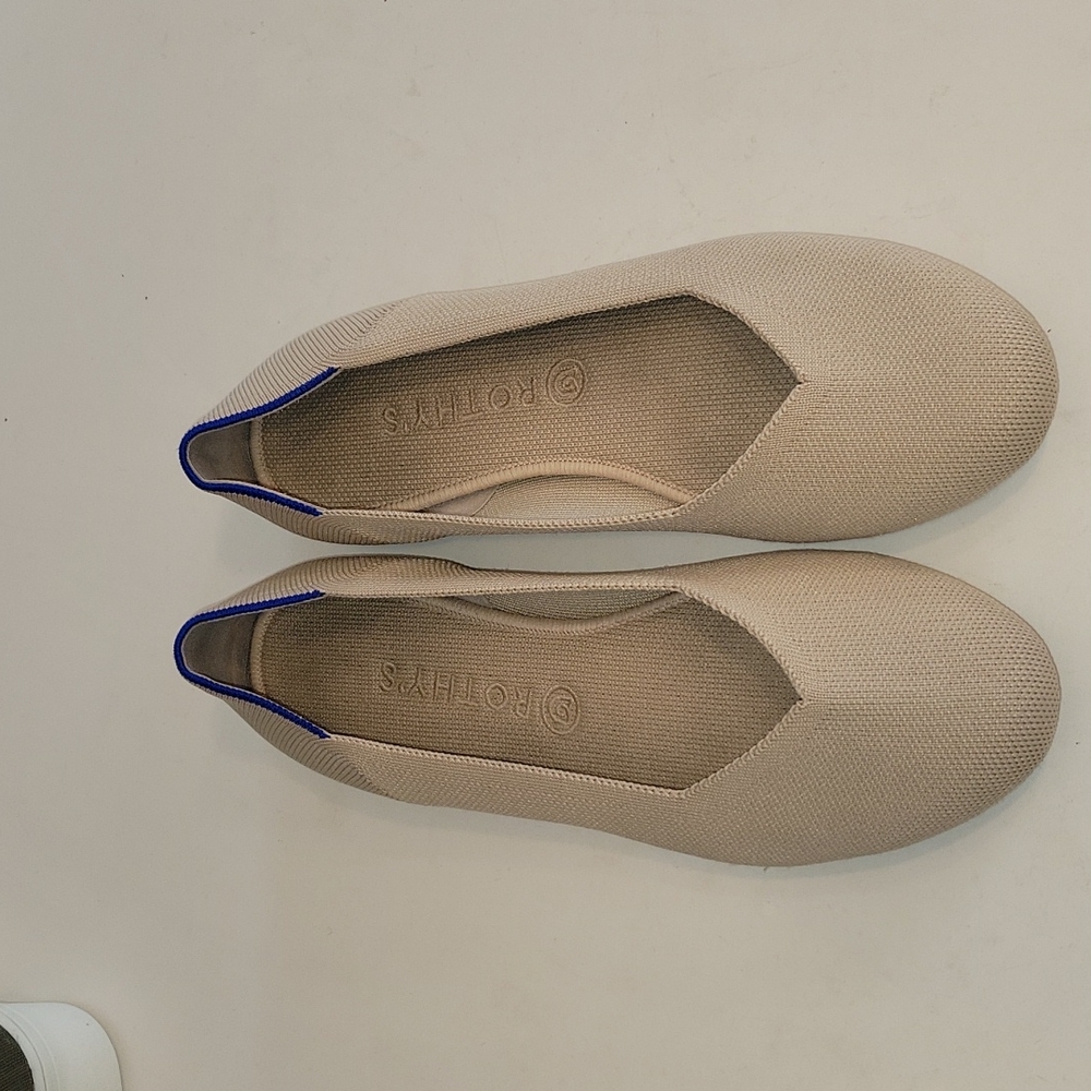 VGUC Rothys round toe, Ecru